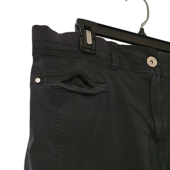 CHICO'S Black Cropped Pants‎ With Button Details & Pockets Womens Size 10 Casual - Picture 4 of 8
